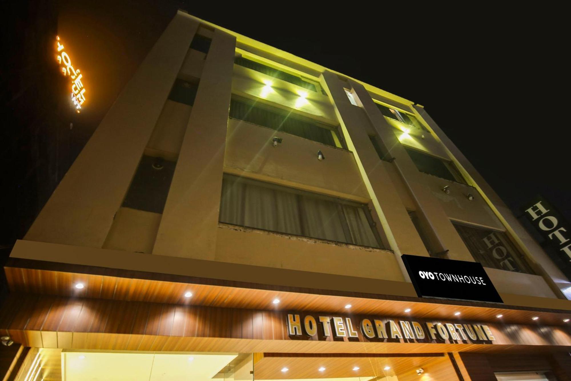 Super Townhouse Grand Fortune Amritsar Eksteriør bilde