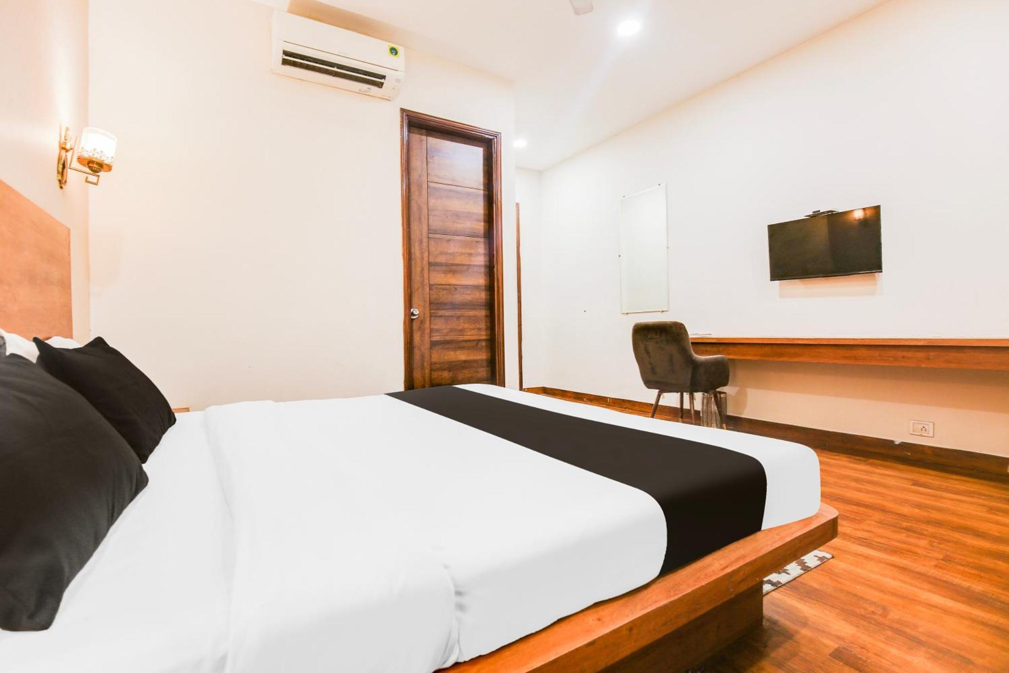 Super Townhouse Grand Fortune Amritsar Eksteriør bilde